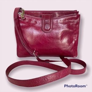 🎉 HP 🎉 HOBO “Goldie” leather crossbody bag in Merlot/Dark Pink